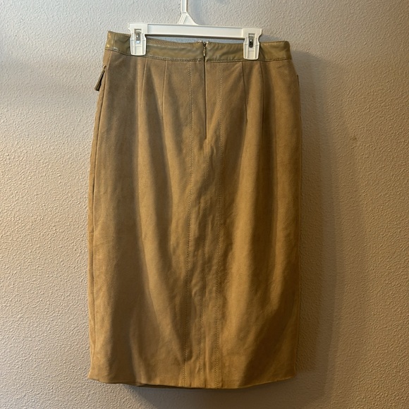 Maeve tan faux seude pencil skirt size 4 - Picture 4 of 6